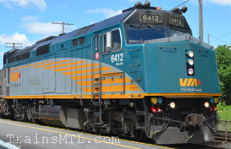 Locomotive VIA6412 right side / coté droit